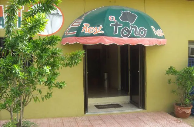 Hotel Restaurante El Toro Monte Plata entrada